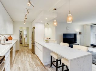1555 N Sandburg Ter APT 103, Chicago, IL 60610