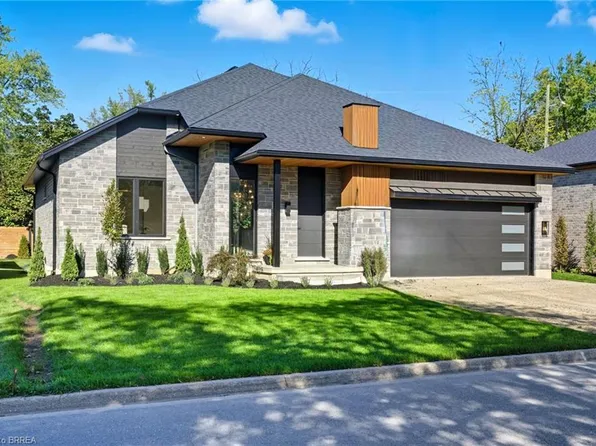 141 Parkside Dr, Brantford, ON N3T 0S9