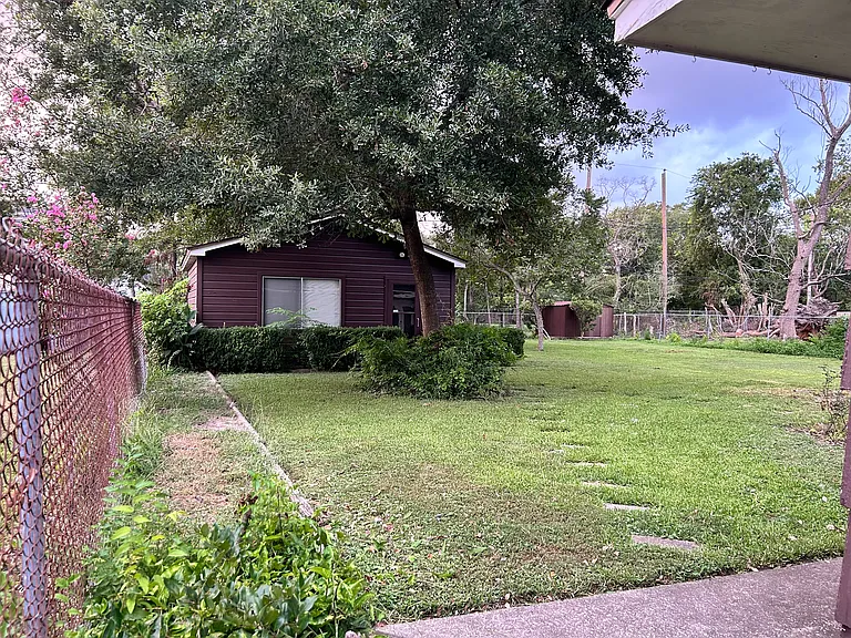 7214 Sharpview Dr — Photo 19