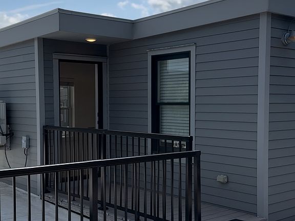 4th image of 25 E Main St #4