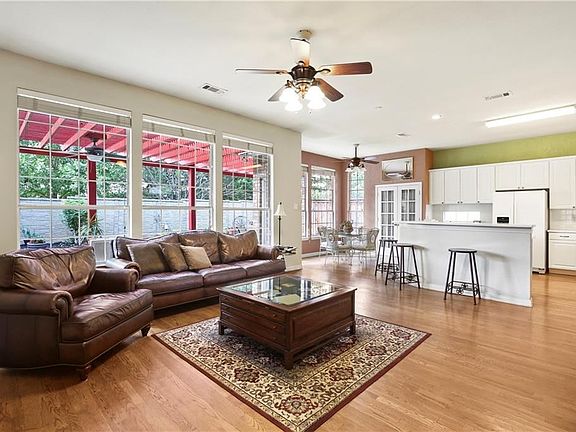 4th image of 3701 Burlington Dr