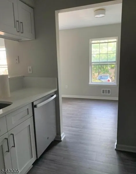 2 bed, 1.0 bath, $2,500 — Photo 4