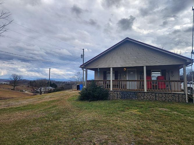 1st image of 105 Hagood Dr