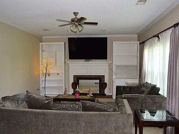3rd image of 133 Kensington Dr