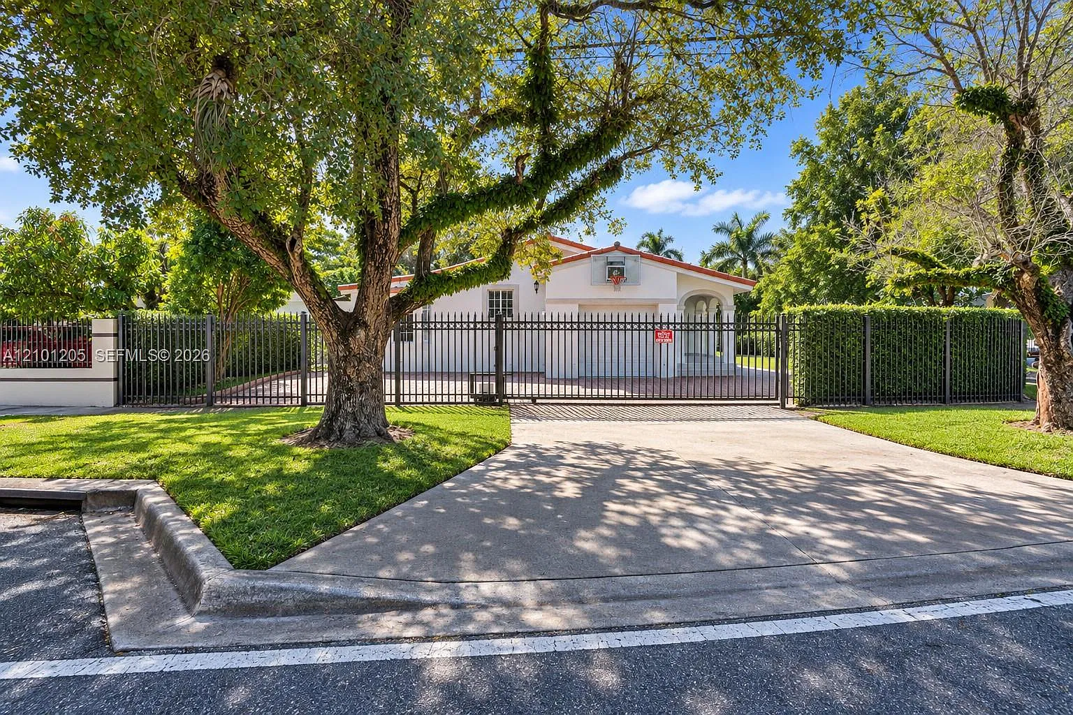 Brickell Estates — Photo 1