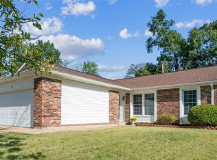 375 Novara Dr, Ballwin, MO 63021