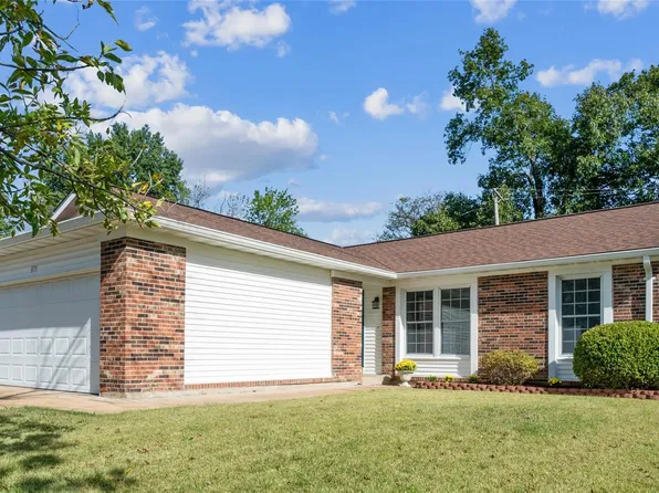 375 Novara Dr, Ballwin, MO 63021