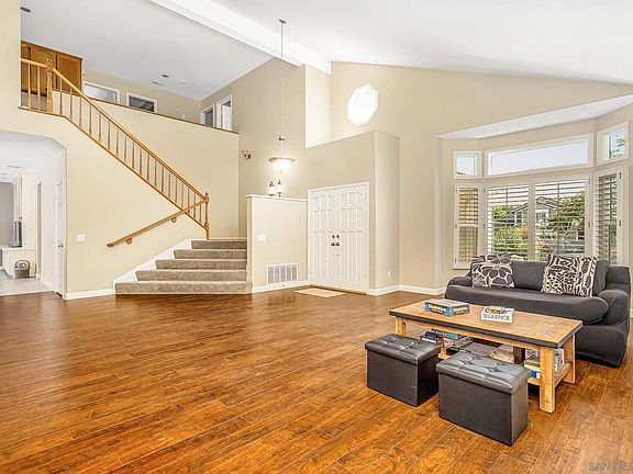 2nd image of 40717 Locata Ct