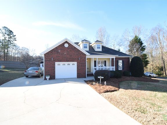 2nd image of 1013 Mays Ct