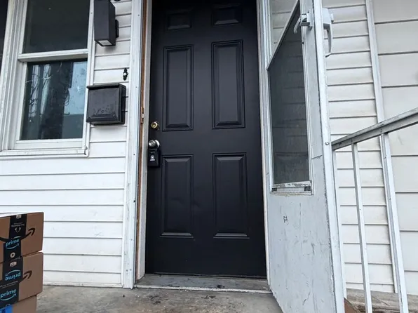 15 E Cherry St, Mount Carmel, PA 17851