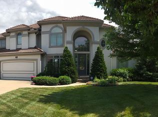 8715 Pine St, Lenexa, KS 66220