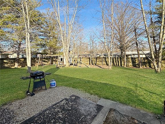 4th image of 2511 Hidden Oaks Dr