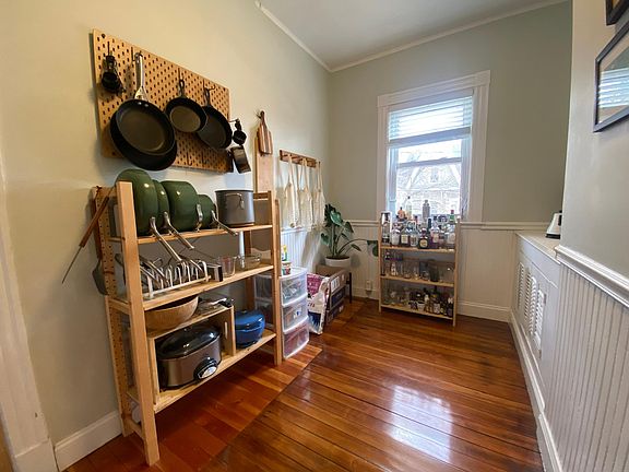 3rd image of 410 Medford St