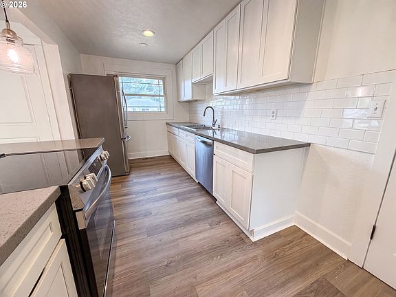 2nd image of 11650 NE Glisan St