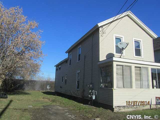 2nd image of 934 Emerson Ave