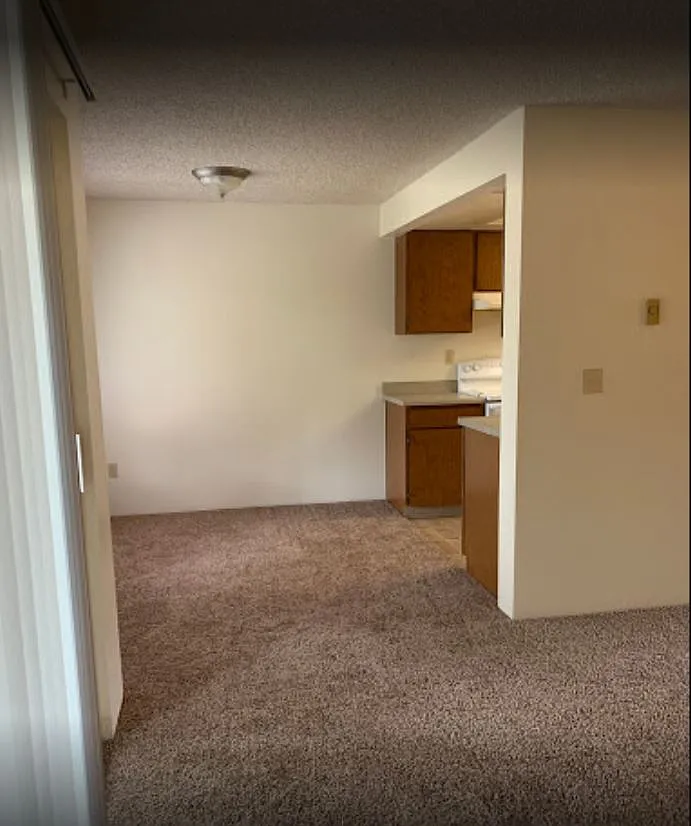 KINGSGATE MEADOWS APTS — Photo 4