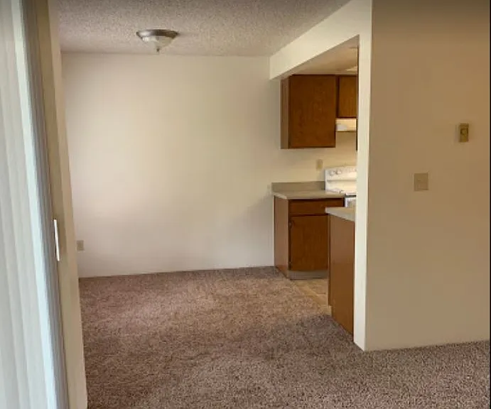 KINGSGATE MEADOWS APTS — Photo 4