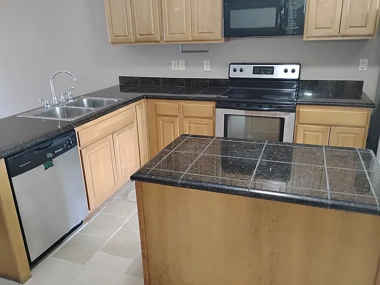 2925 Hargrove Road E — Photo 3