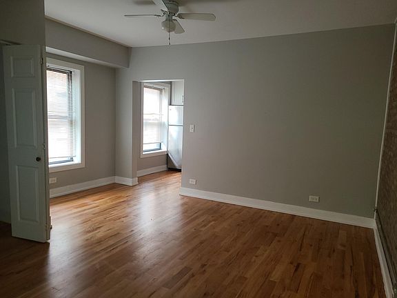 3rd image of 824 W Cuyler Ave APT 324