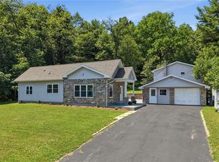 601 Fireline Rd, Palmerton, PA 18071