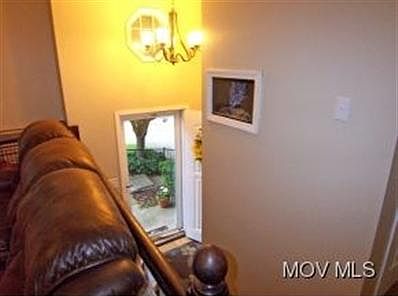 4th image of 2890 Meadowview Dr