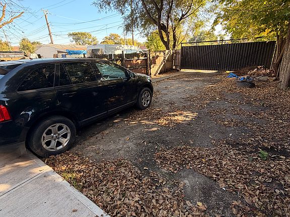 3rd image of 2123 W 52nd Pl Unit 1