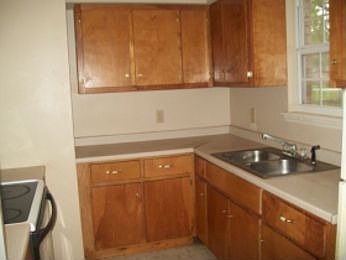 2nd image of 1013 E 10th St