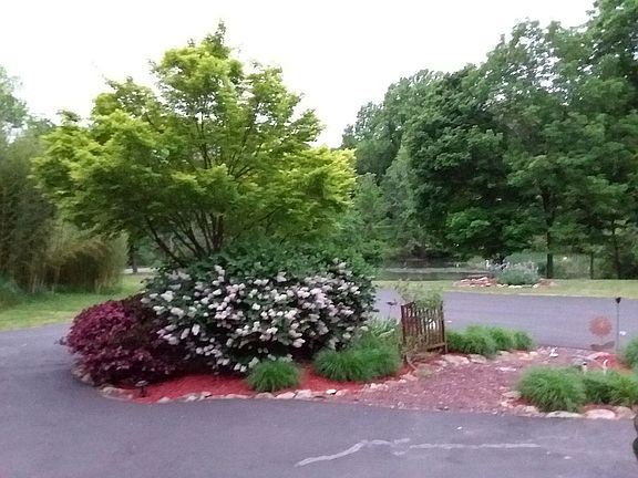 circ garden pit around house