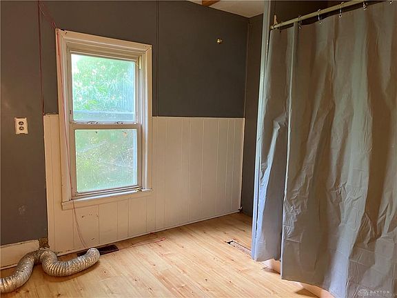 5th image of 13875 Oak St