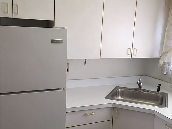 2nd image of 959 Fenwood Dr APT 1