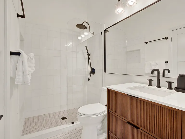 214 Houston St #B — Photo 20