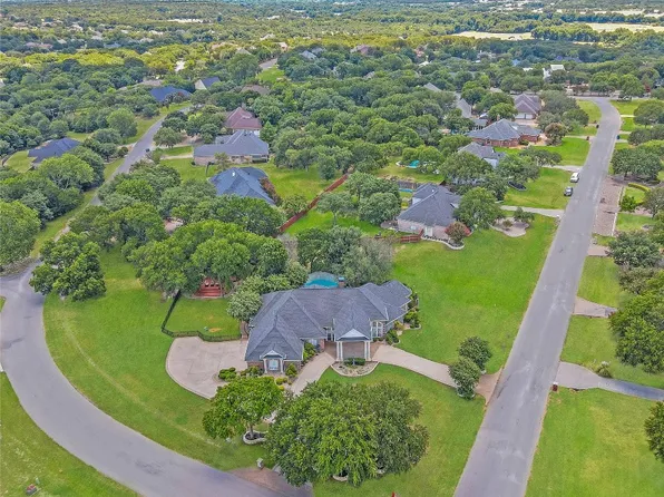 100 Danielle Dr, Hudson Oaks, TX 76087