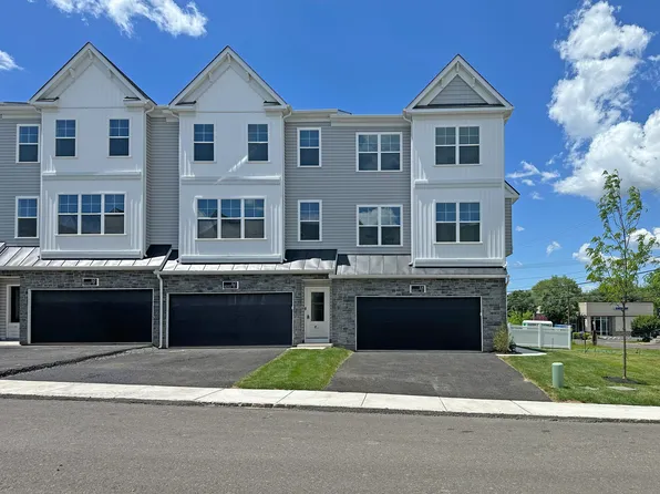 64 Becker Dr, Chalfont, PA 18914