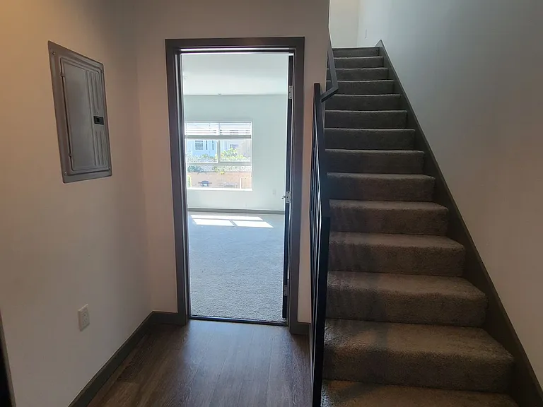 8621 Ramsgate Ave — Photo 43