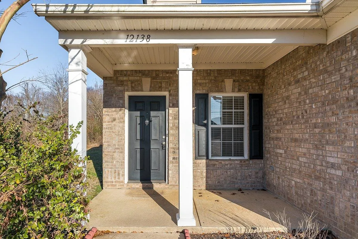 3 bed, 3.0 bath, 1862 sqft, $1,900 — Photo 3