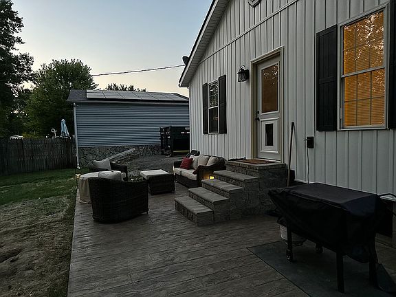 3rd image of 1500 Davis Ave