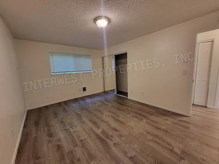 4700 Falls View Ave #4 — Photo 13