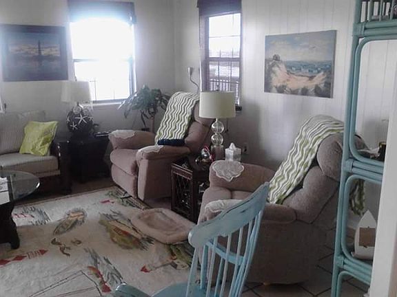 3rd image of 1016 Lakewood Dr