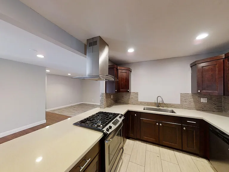 5325 E Falls View Dr — Photo 3