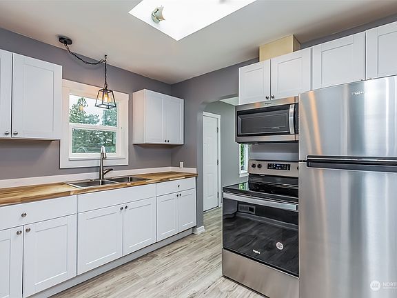 4th image of 2142 E Phinney Bay Drive