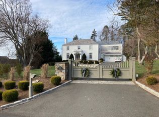 298 Old Battery Rd, Bridgeport, CT 06605