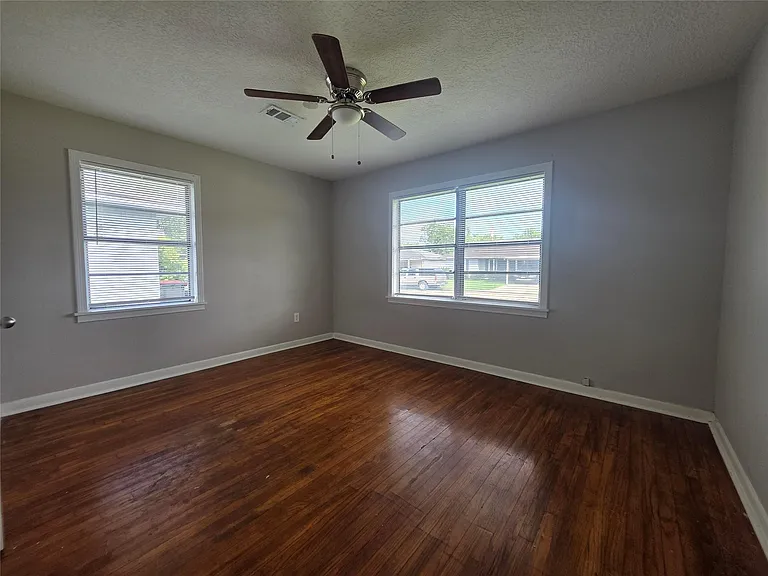 705 N Circle Dr — Photo 11