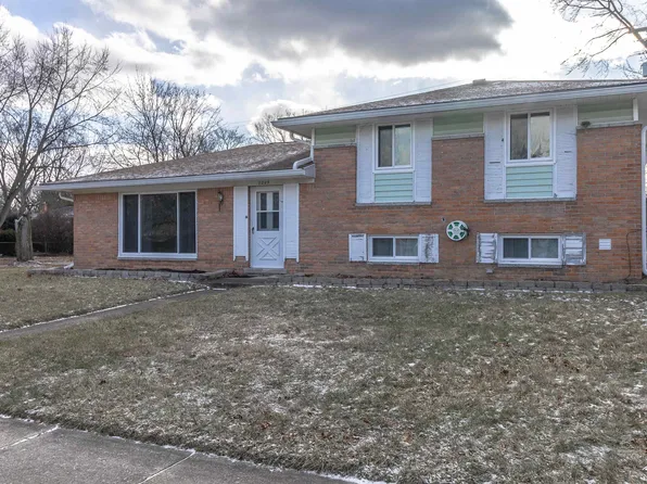 7209 Colonial Dr, Lambertville, MI 48144