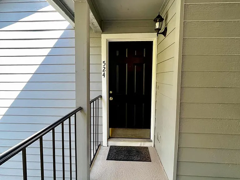524 Granville Ct — Photo 3