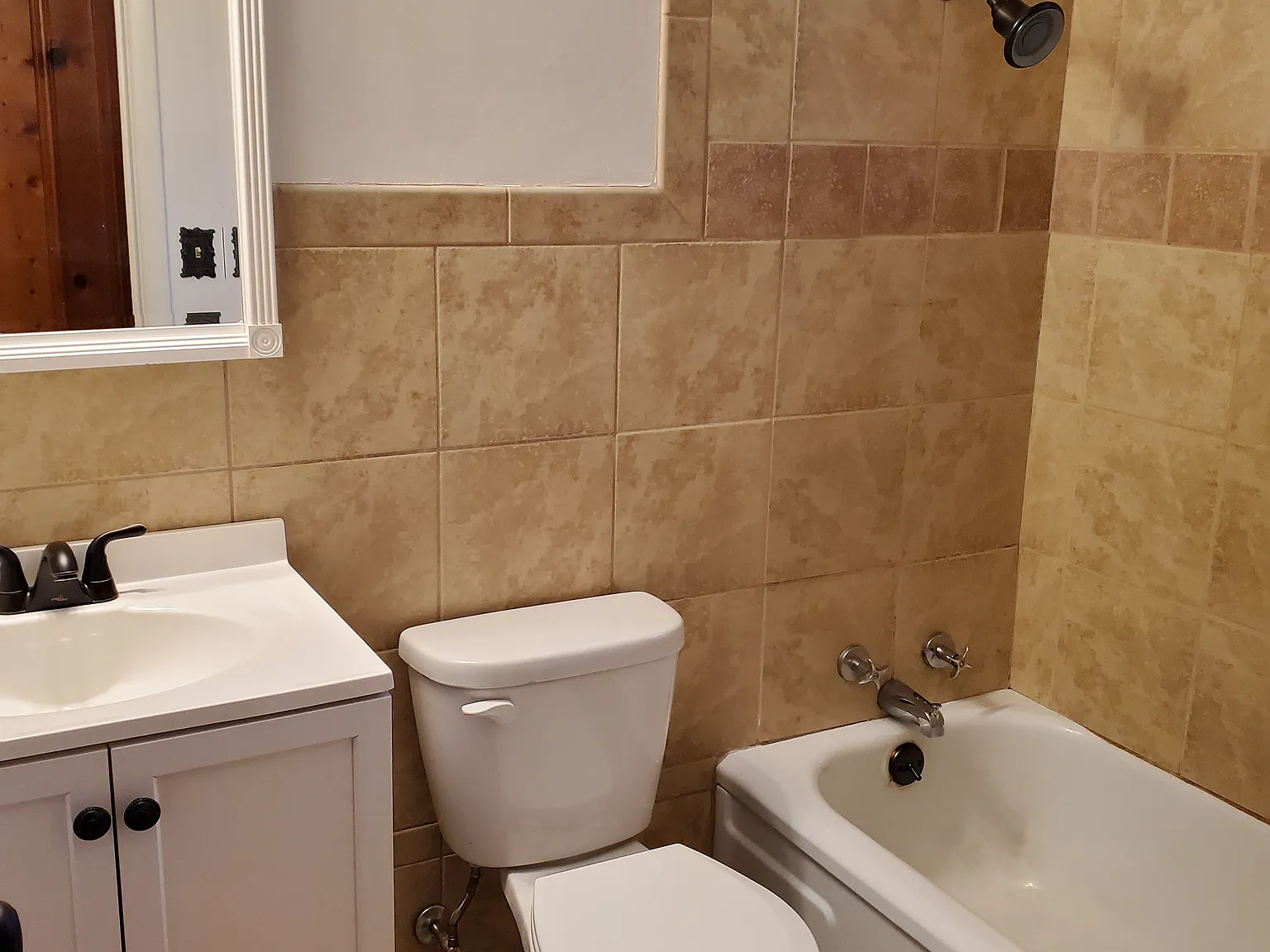 1 bed, 400 sqft, $1,030 — Photo 4