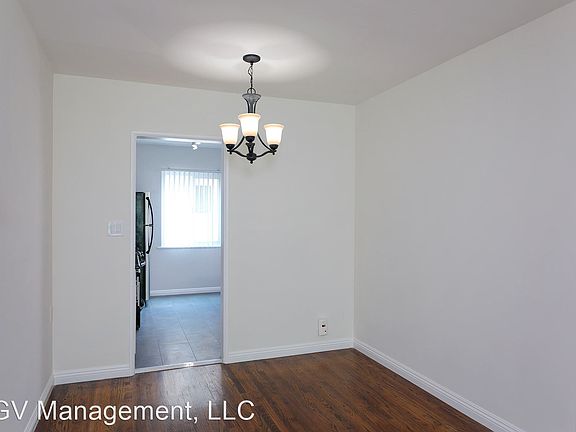 5th image of 945 W Huntington Dr APT A