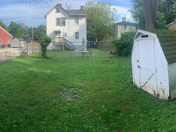 3rd image of 837 E Chestnut St