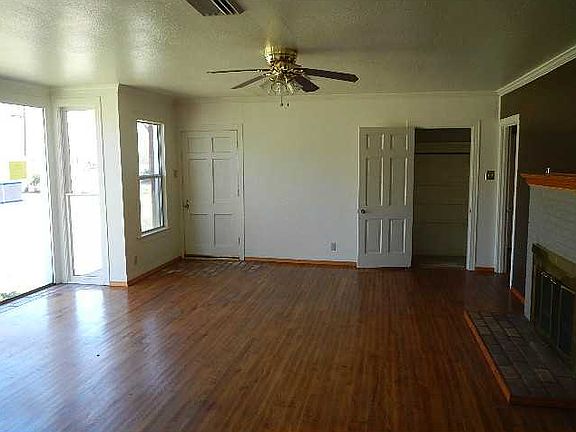 3rd image of 845 Lincoln Dr