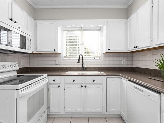 3rd image of 1407 Chestnut Dr Unit D