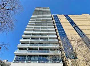 210 Simcoe St #1303, Toronto, ON M5T 0A9